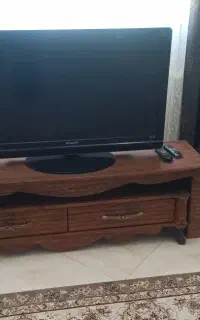 میز و تلویزیون