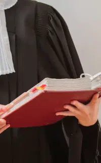 وکیل پایه یک دادگستری