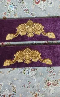 کتیبه پرده و ساعت ایستاده