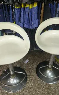 دو عدد صندلی. با هم 3