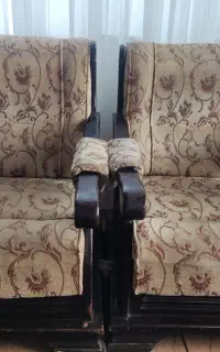 دو دست مبل و میز تر و تمیز
