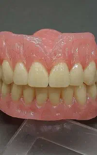 لابراتوار تخصصی پروتزهای دندانی  دندانسازی لبخند