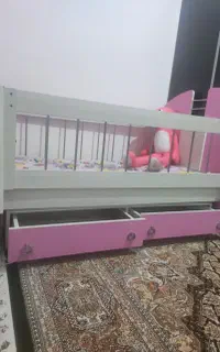 تخت گهواره ای.دیواره ها قابل جابه جا شدن.ودراوردن