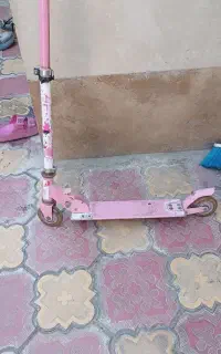 یک عدد اسکوتر صورتی
