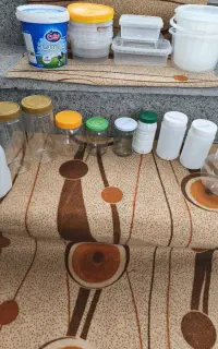 تعدادی ظرف سالم