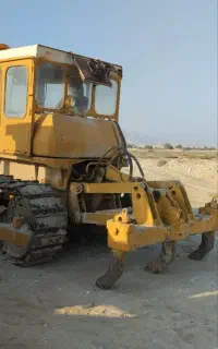 بلدوزرD65.
