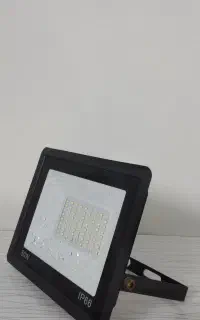 پرژکتور ۵۰ وات شی کاریزما مدل ندا