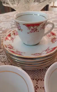 گیلاس فرانسه و فنجان و قندان و دیوارکوب