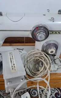 چرخ خیاطی ژانومه مدل ۶۷۲.
