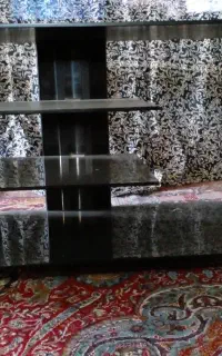 میز تلویزیون شیشه ای در حد نو