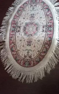 یک فرش ۹ متری و ۳ متری و دو عدد پادری،