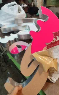 استخدام همکار  حروف ساز در تابلو سازی