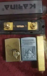 تعدادی فندک گازی و خا. زن 150 آمپر کارینا
