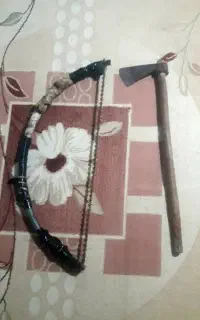 تبر فولادی و کمان اره آهنی
