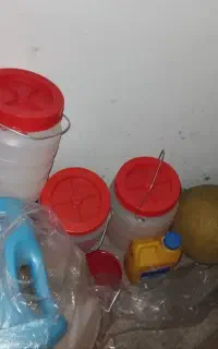 تعدادی دبه رب