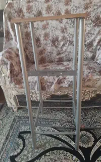 چهار پایه فلزی سبک