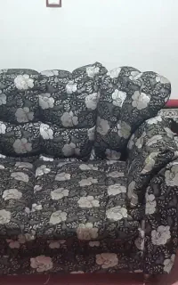 مبل راحتی مناسب برای خانه باغ همراه با عسل خوری