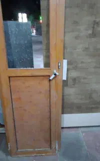 درب آلمینیومی برای سرویس راست بازشو..