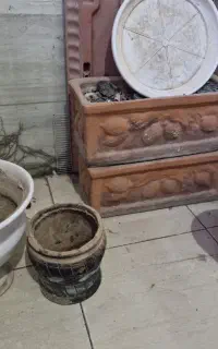 ۵ عدد گلدان و ۴ زیر گلدانی