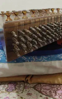 یک عدد ساز سنتور دومهره استاد فرزان