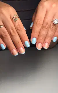 کاشت ناخن حرفه‌ای  قیمت ویژه جذب مشتری در رشت