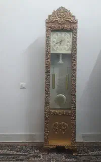 ساعت ایستاده طلایی