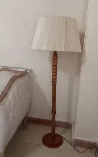 آباژور ایستاده