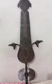 دو عدد تیغه تک علم و علامت