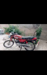 موتور سوزوکی قرمز