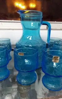 پارچ‌و‌لیوان ایتالیاوگلدان‌وهفت‌پارچه‌ یخدان قدیمی