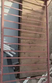 تخت آهنی