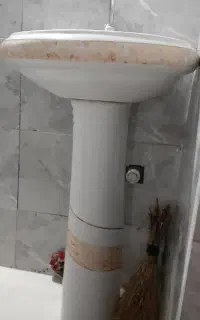 روشویی‌‌سنگی‌پایه‌دار
