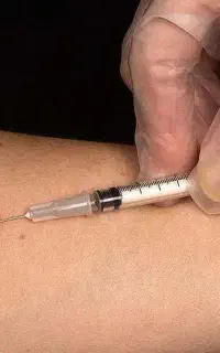 آموزش تزریقات و کمک های اولیه
