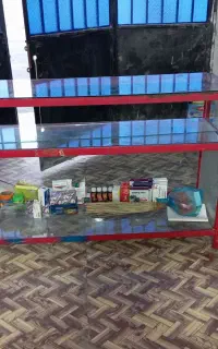 ویترین شیشه ای