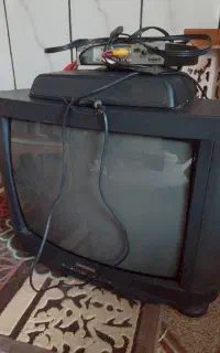 تلویزیون رنگی قدیمی