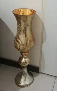گلدان ارکیده کنار سالنی