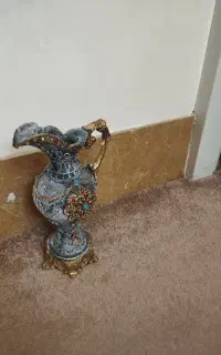 گلدان هخامنشی بهمراه شکلات خوری