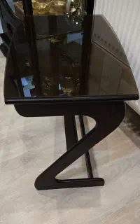 یک عدد میز عسلی چوب کاملا نو همراه با شیشه