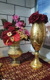 دو عدد گل و گلدان طلایی