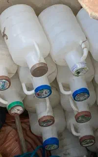 تعدادی دبه خیارشور