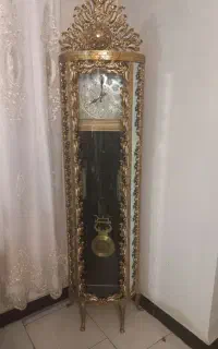 فروش یک عدد ساعت ایستاده طلایی