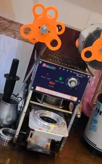 آب هویج و مخلوط کن و لیوان پرس