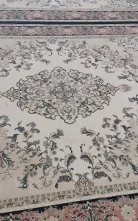 سه عدد فرش سالم بدون پوسیدگی و زدگی