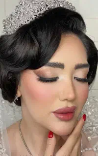 ‌میکاپ و شینیون کوتاهی