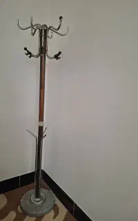 چوب لباسی ایستاده پایه سنگ