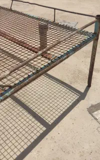 تخت آهنی