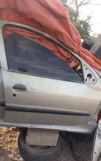 درب جلو راست ۲۰۶