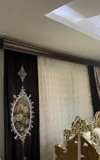کتیبه بالای پرده دو متری و چهار متری