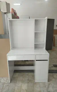میز مطالعه بهاره