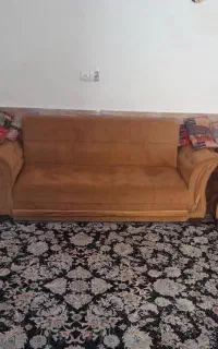 مبل هفت نفره تمیزه فقط یک پایش شکسته